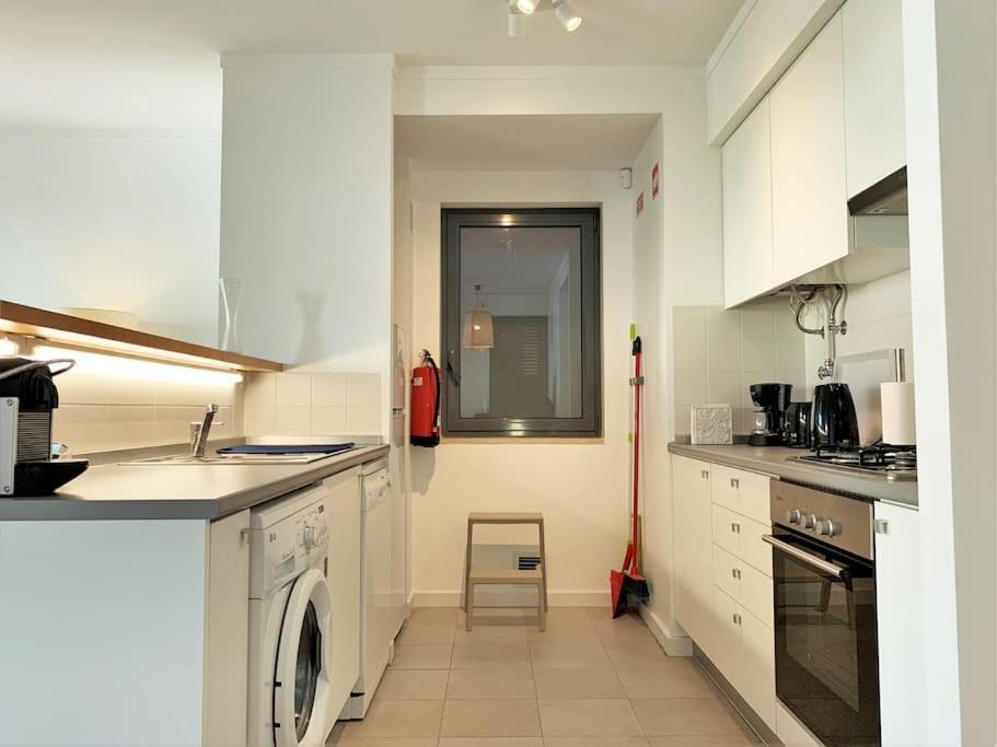 Mm2 Center * Baixa/rossio * Castle View * Parking! Apartment